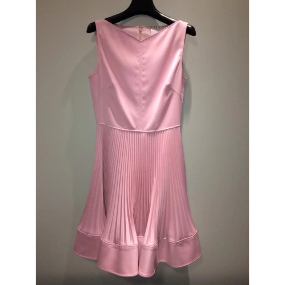 Abito Valentino Techno Couture aderente a pieghe e svasato $2.980 00 (taglia: 40EU 6US)