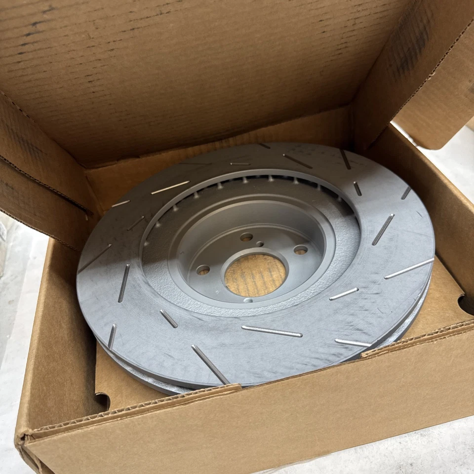 Передний спортивный ротор с прорезями серии USR EBC USR972 для Subaru Impreza WRX 2013-2014 годов выпуска - Изображение 3 из 3