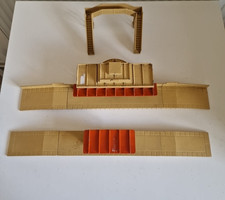 Vintage hornby dublo metal station platforms and bridge