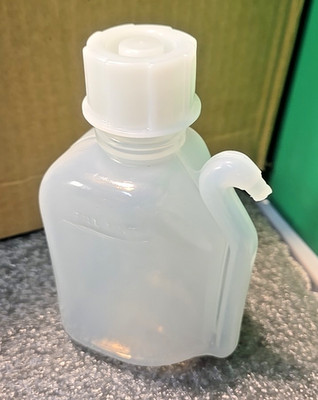 250 mL Capacity LDPE Squeeze Wash Bottle, W/ Intergral Molded Dispensing Tip