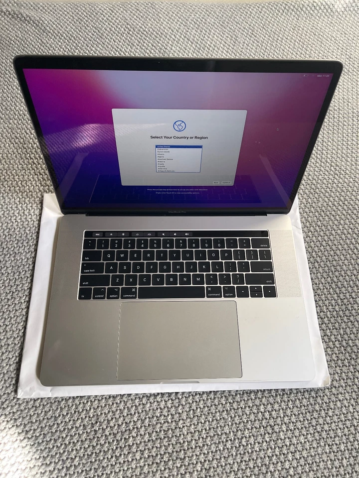 Apple MacBook Pro 15" i7 2.6GHz/16GB/500GB (Gris espacial) 16GB Memoria TouchBar Foto 4 de 4