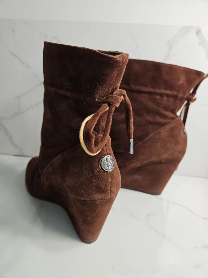 Bcbgeneration Gamuza Cuero Marrón Choco 3.5" Tacón Cuña Tobillo Pull On Botas 8.5B Foto 4 de 4