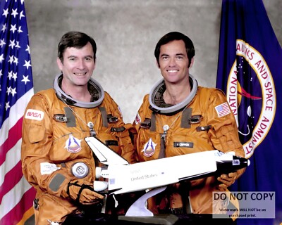 JOHN YOUNG & ROBERT CRIPPEN SPACE SHUTTLE STS-1 CREW - 8X10 NASA PHOTO (EP-500)