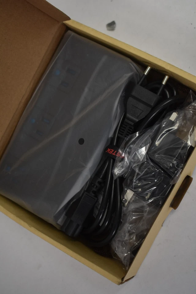 Bestek Universal Voltage Converter Step Down Transformer Adapter Combo Plug - Image 3 of 4