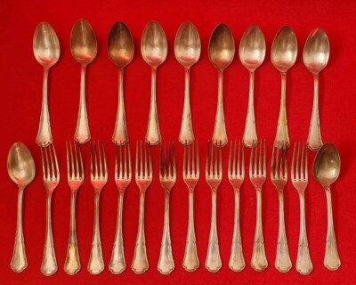 Ménagère en métal argenté 73 pièces dans son co