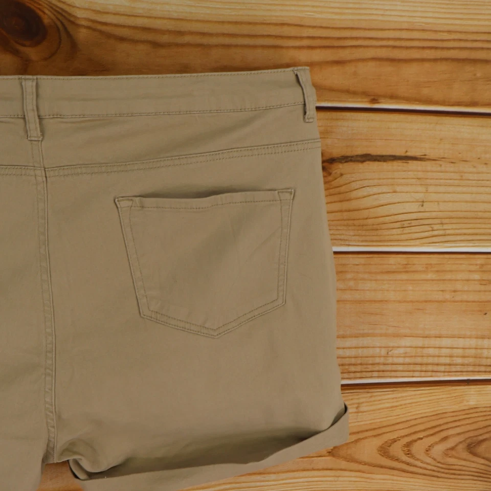 Joe Boxer Shorts Womens Size 26W Brown Cotton Blend Chinos Cuffed Pockets NEW - Image 3 of 4