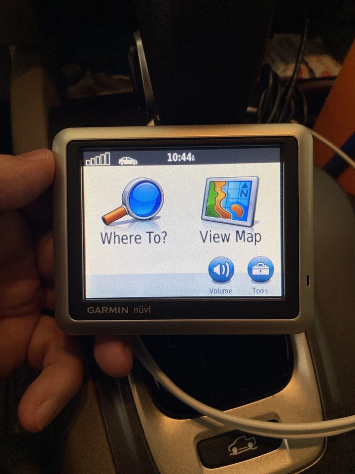 Garmin Nuvi 1100 GPS 3.5in Touchscreen w/Car Charger Bundle - Image 3 of 4