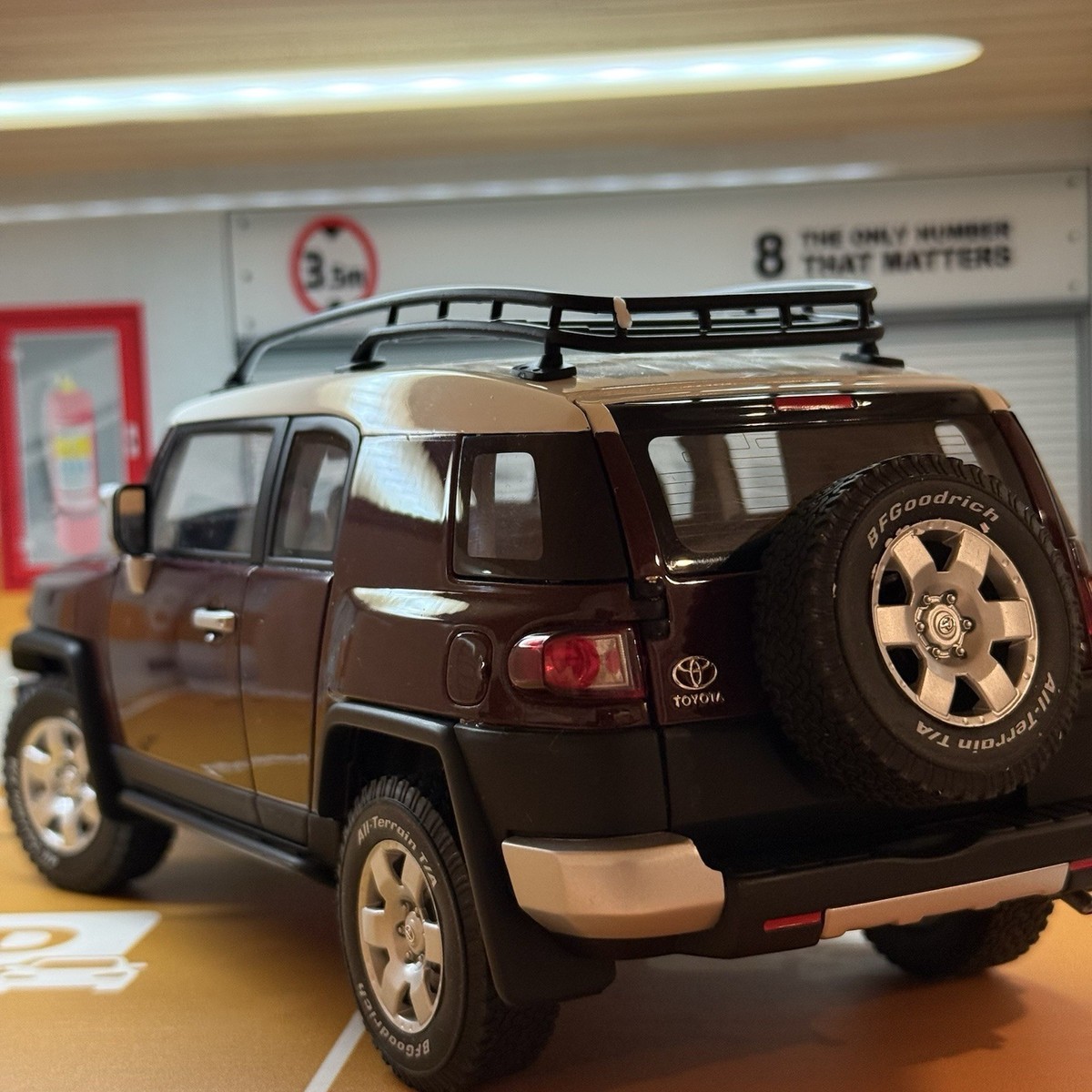 Toyota FJ Cruiser AUTOart Diecast Model, 1/18 Scale Maroon, COA