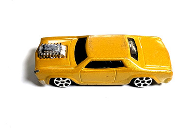 Maista Yellow Fresh Metal Rosewood Diecast 65 Buick Riviera Car 1:64