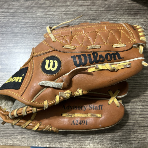 Wilson A2491 Advisory Staff 11 inch Baseball Glove Leather Infield RHT Brown