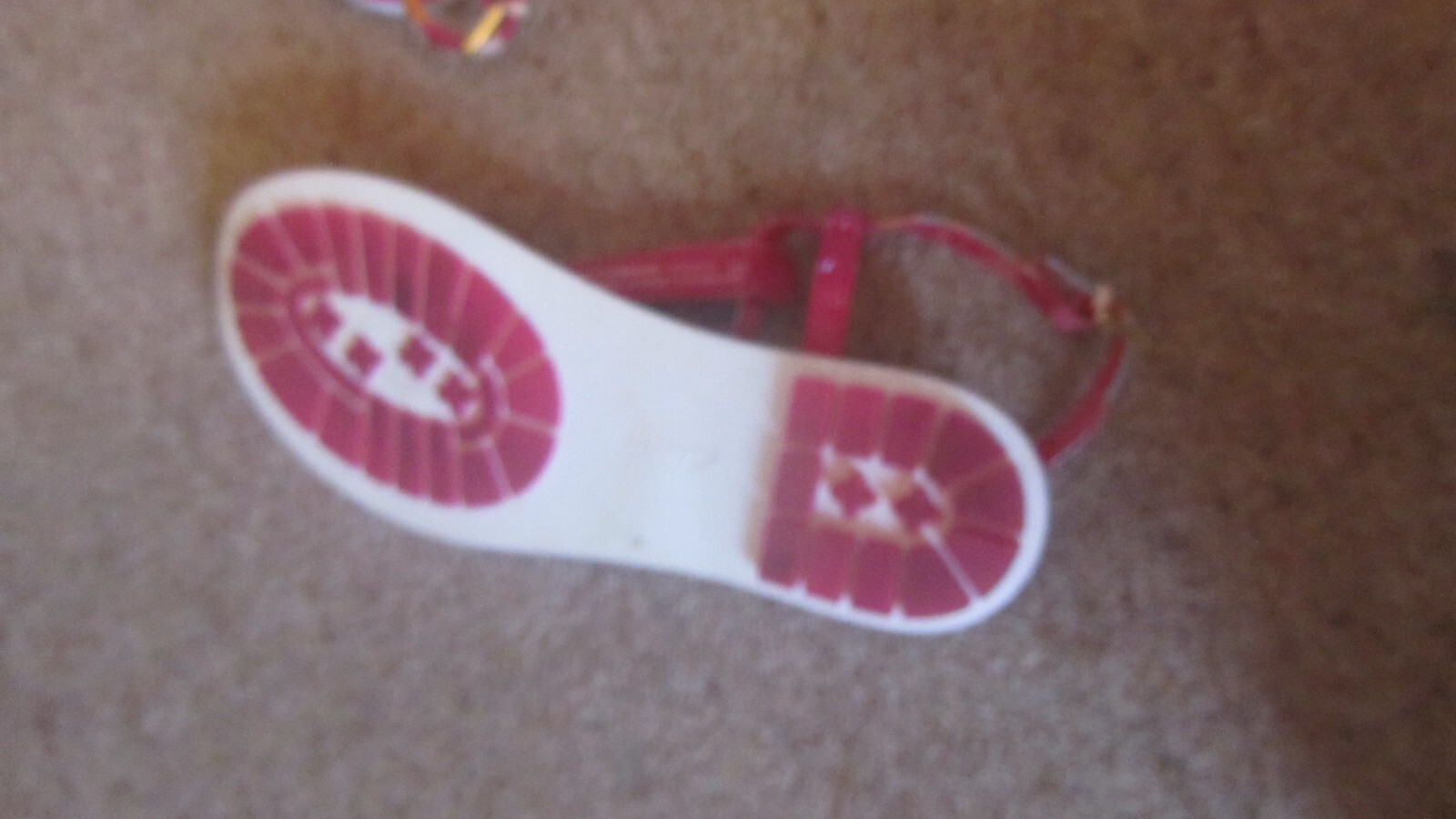 APL clarks pink patent patterned flip flip sandals size 6