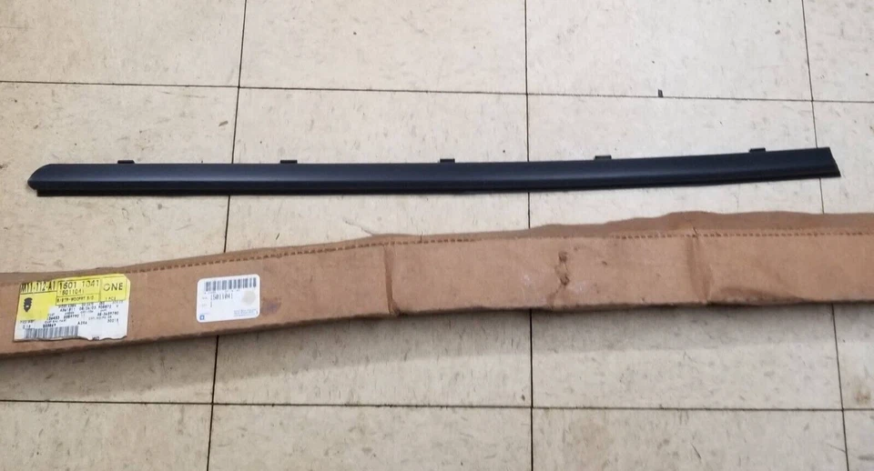 Cinturón de ventana de puerta GM 15011041 Foto 4 de 4