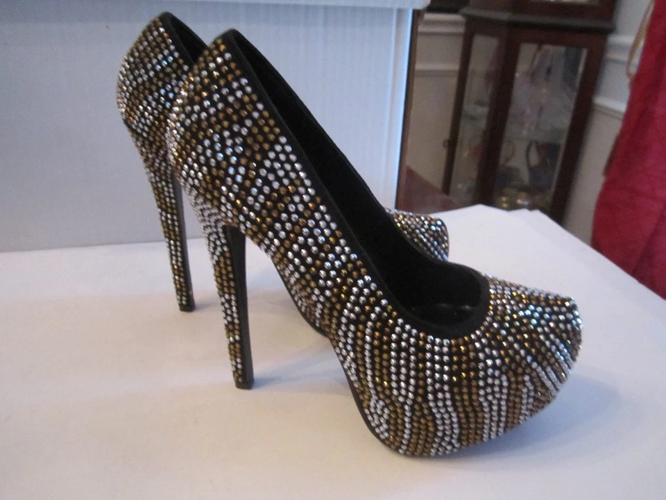 BRECKELLE'S BLACK CRYSTAL STILETTO'S SHOES - IN THE BOX -GOLD/SILVER CRYSTALS - Imagem 2 de 4