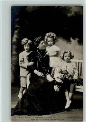 12066498 - Madame La Comtesse de Flandre with the grandchildren photo postcard Belgium