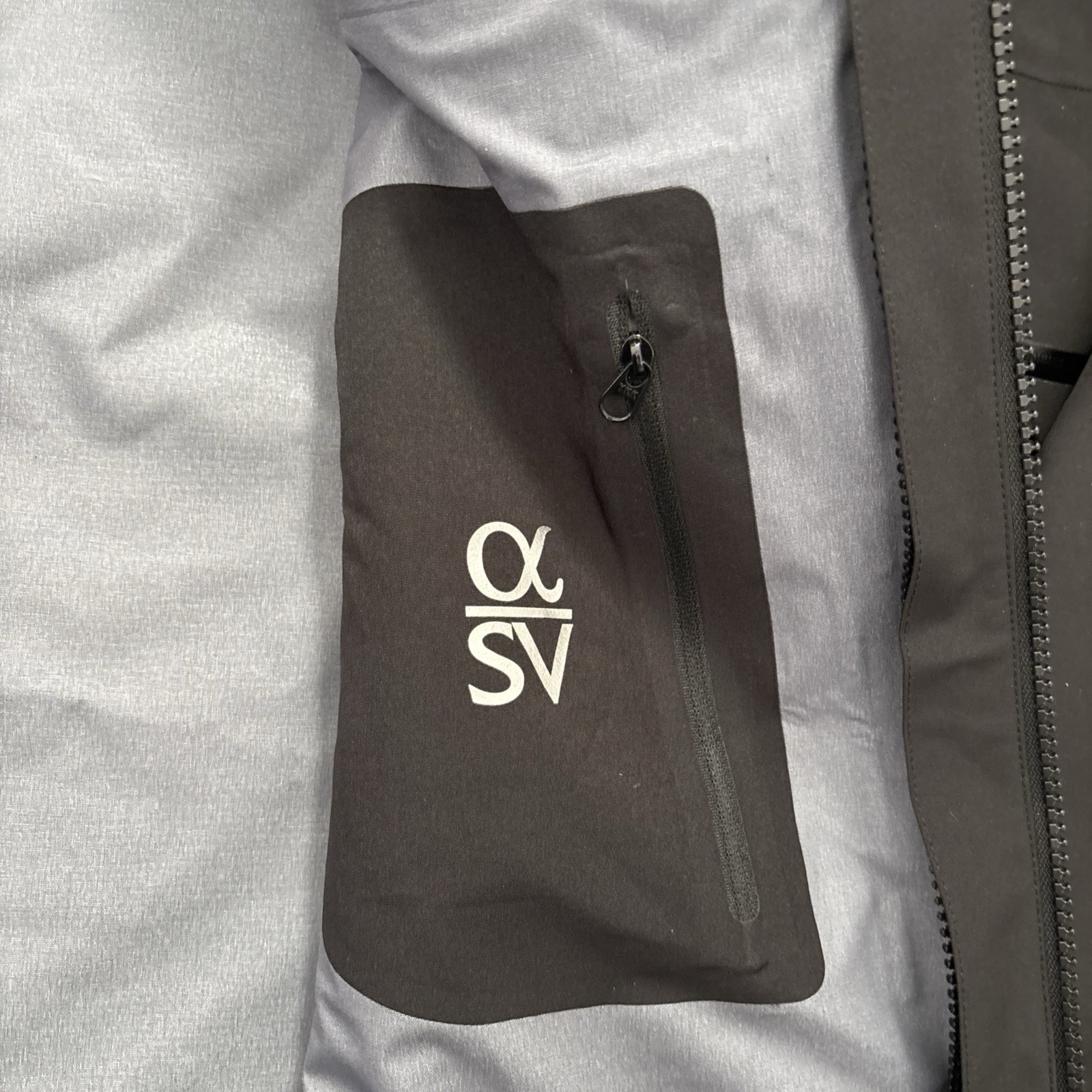 Arc'teryx Water Resistant GORE-TEX Pro Men's Black Rain Jacket Size L thumbnail 7