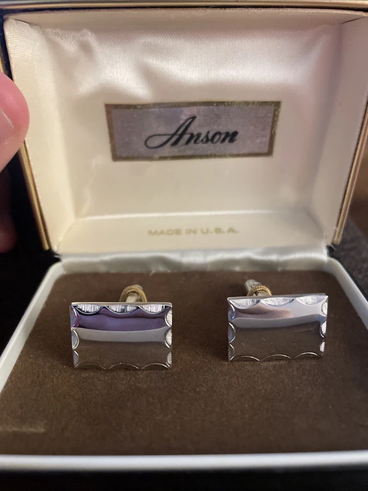Abotoaduras retangulares vintage Anson prata em sua caixa original. - Imagem 2 de 2