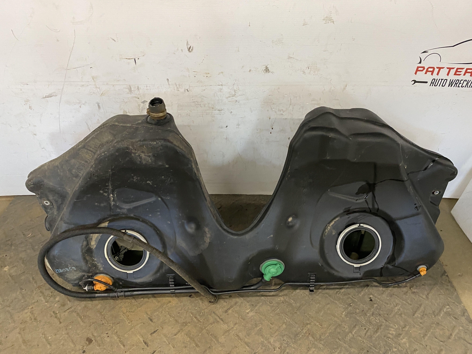 07 08 BMW E66 750 Fuel Tank Gasoline Holder 16117175232 OEM for  