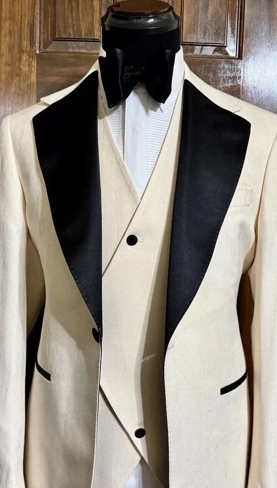 $795 Ivory Silk Satin Tuxedo Suit Size 42US  New - Image 2 of 4