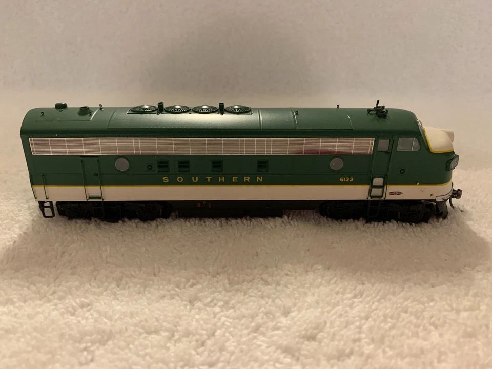 Intermountain HO Scale Southern EMD FP7/F7B Diesel Locomotive Set DC Tested - Image 3 of 4