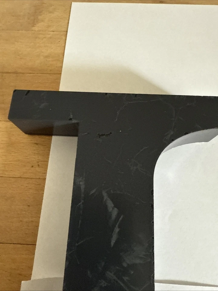 "Letra grande de plexiglás vintage en U, 12 pulgadas de alto y 12,5 pulgadas de ancho, 1"" de grosor" Foto 2 de 4