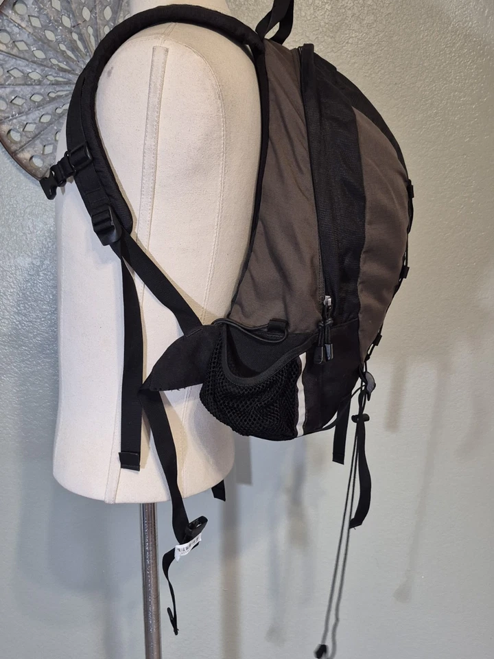 Mochila The North Face Atlantis verde negro bloques de color correa para el pecho Foto 3 de 4