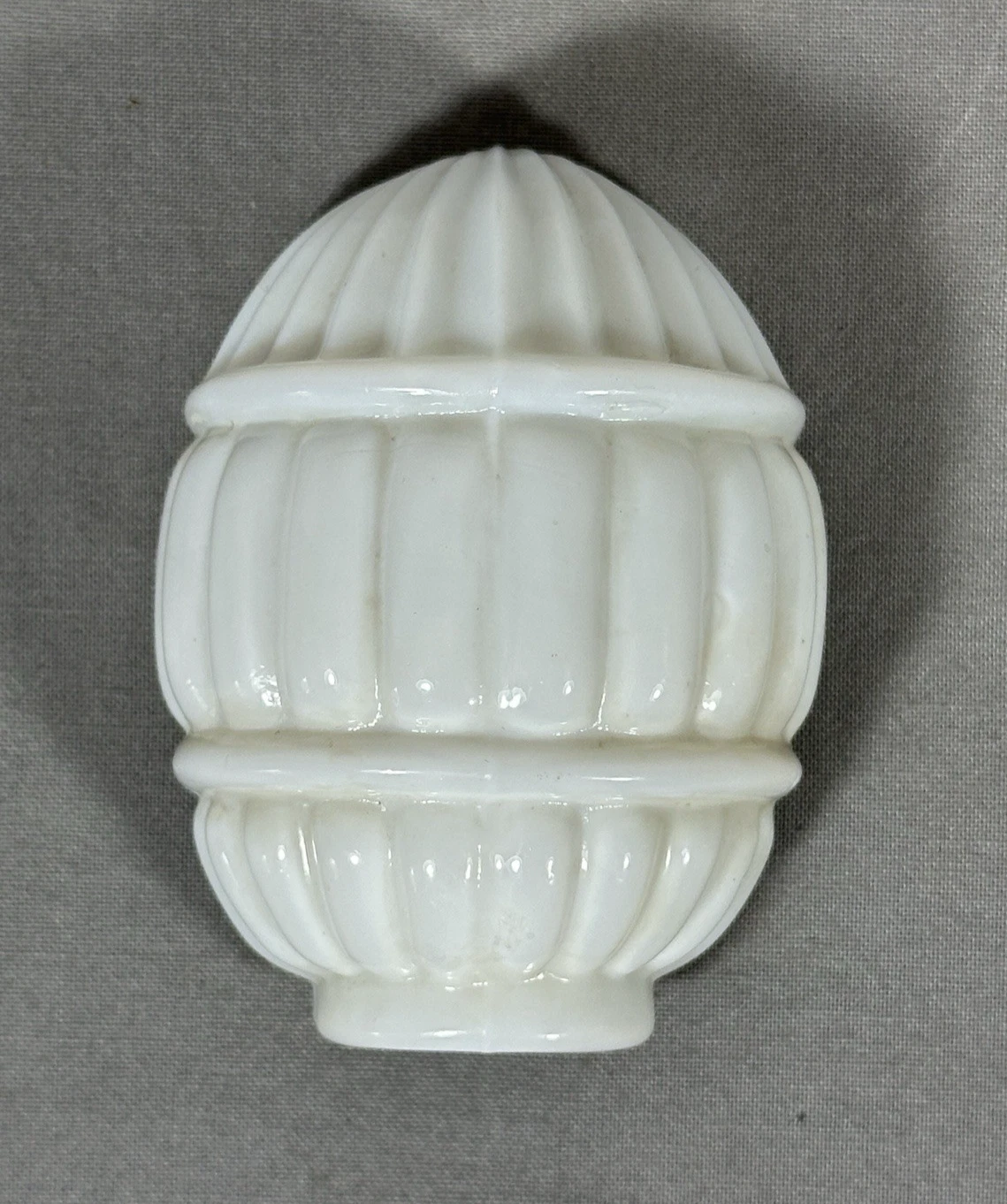 Vintage Milk Glass Poultry Seed Waterer Bird Chicken Feeder Ribbed