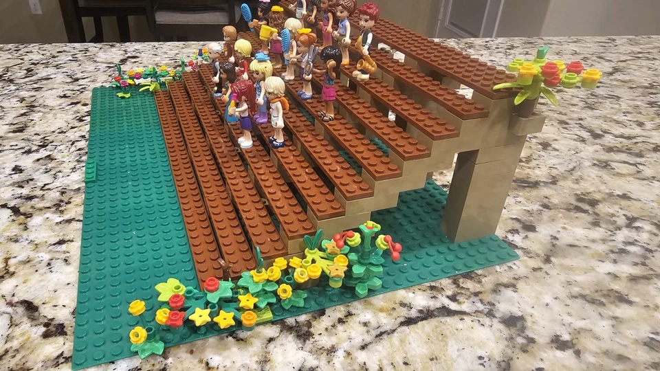 Lego Friends Minifigures Lot with grandstand and landscaping - Image 4 of 4