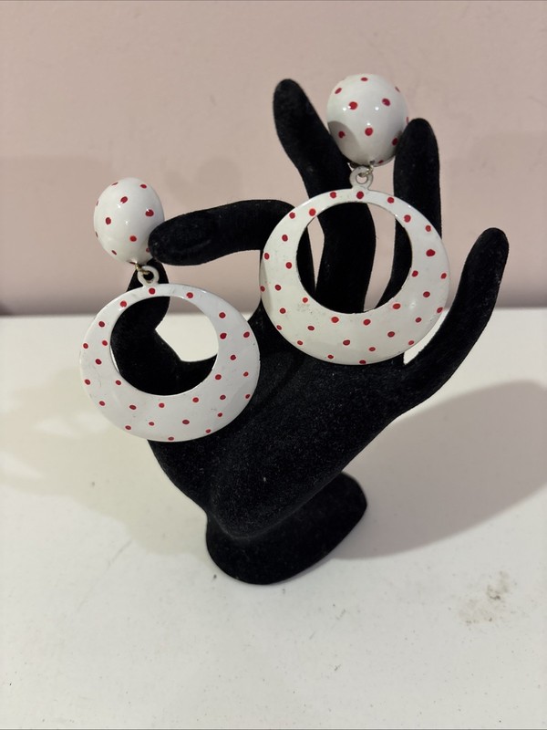 VINTAGE 1980'S ELLEN DESIGNS RED ON WHITE POLKA DOTT ENAMEL DANGLE CLIP EARRINGS