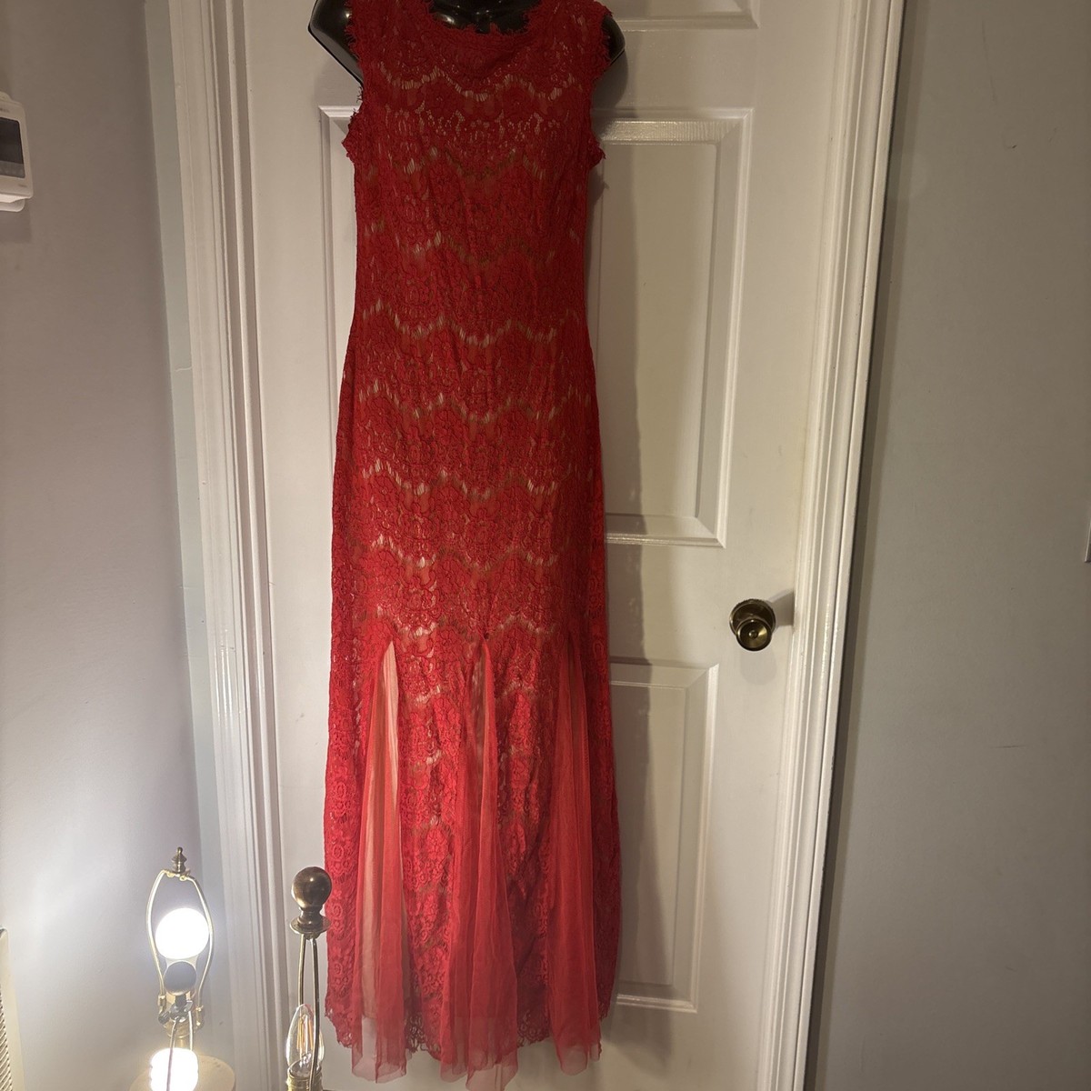 Vintage Betsy & Adam Red Lace Round Neck Sleeveless Mermaid Gown Size 8