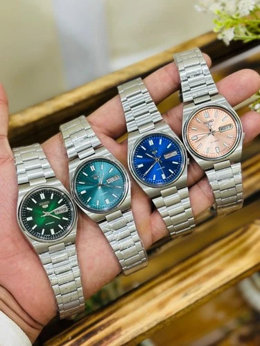 Lot Of Vintage Seiko 5 Automatic 7009 Movement Day/Date Men's Watch