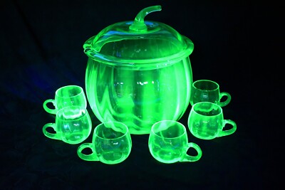 Art Deco BOWLE + 6 Gläser ° fluresziendes Glas in Apfelform und Wellenmuster 