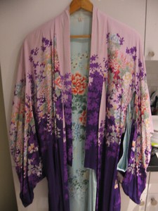 Kimono robe . Vintage . Womens . 100 % Silk . Ca. 1905