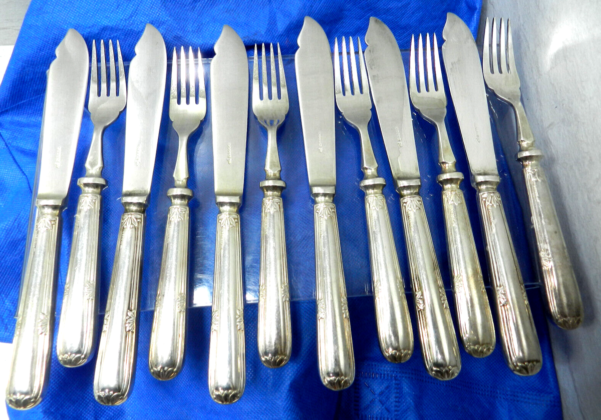 ANTIQUE SET of 12 Walker & Hall SHEFFIELD SILVER PLATED FISH
