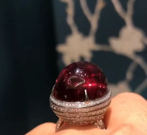 Classic Blood Red 40.00CT Ruby With Simulated Sapphires Unique Design Woman Ring - Image 3 of 4