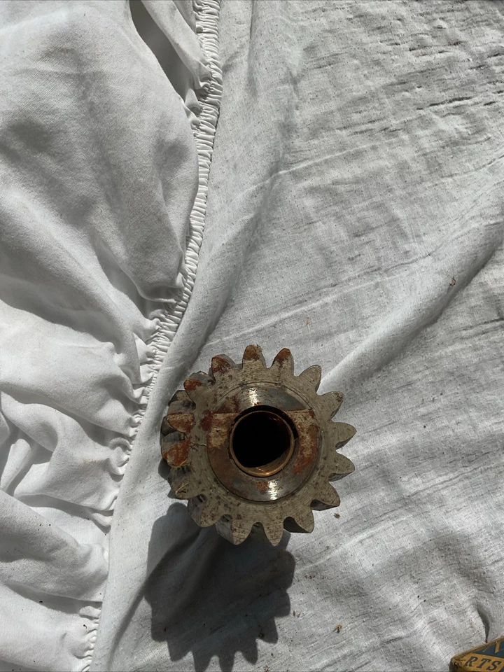 1940-1960 Chevrolet Master BelAir Nomad Pickup NOS reverse idler gear 591238 - Image 3 of 4