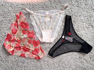 LOT De 35 Culottes VICTORIA'S SECRET Taille XS - Modèles Variés Style Cheeky - NEUF Avec étiquettes