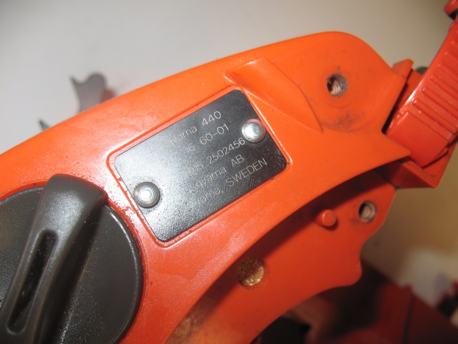 Husqvarna 440 chainsaw chain saw engine cradle crank case clips tabs