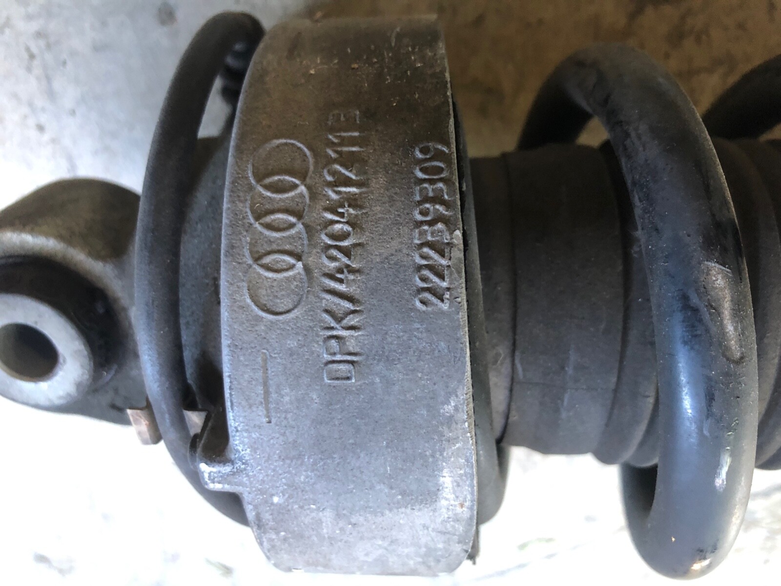 08-15 Audi R8 Rear Left Driver Suspension Strut Shock Absorber 420512020M