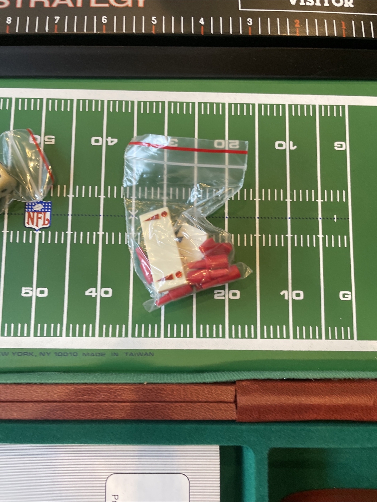 NFL STRATEGY Tudor Model 1000 Football Briefcase Game complete in