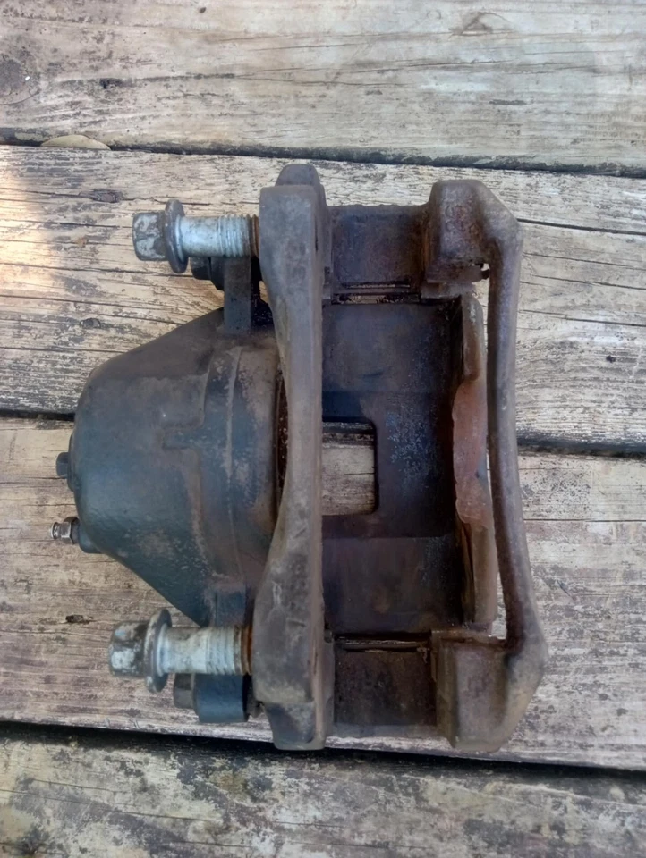 Pinza de freno delantera izquierda Chevrolet Impala 2000-2005 probada por fabricante original Foto 3 de 4