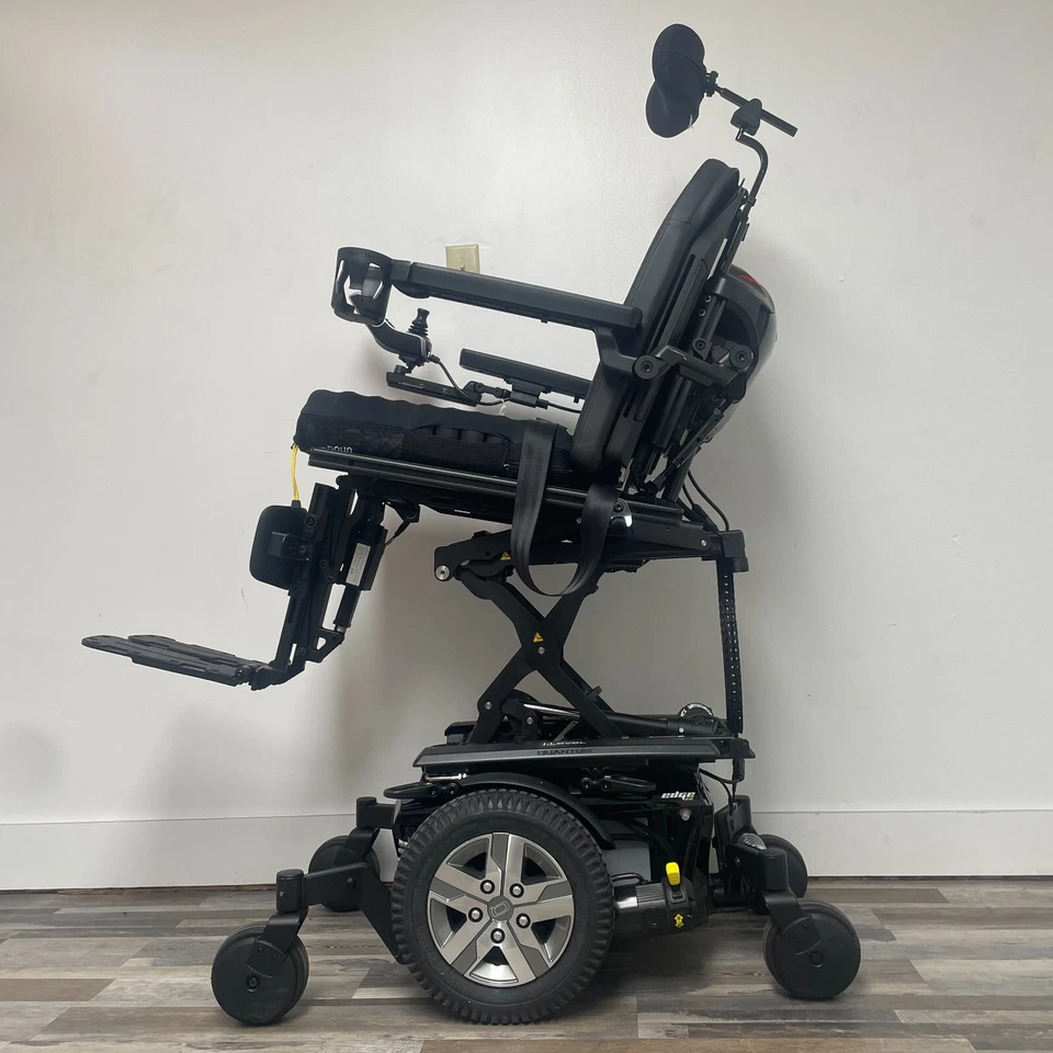 QUANTUM Q6 EDGE 2.0 POWER WHEELCHAIR.POWER TILT,LIFT, RECLINE AND LEGS - Image 2 of 4