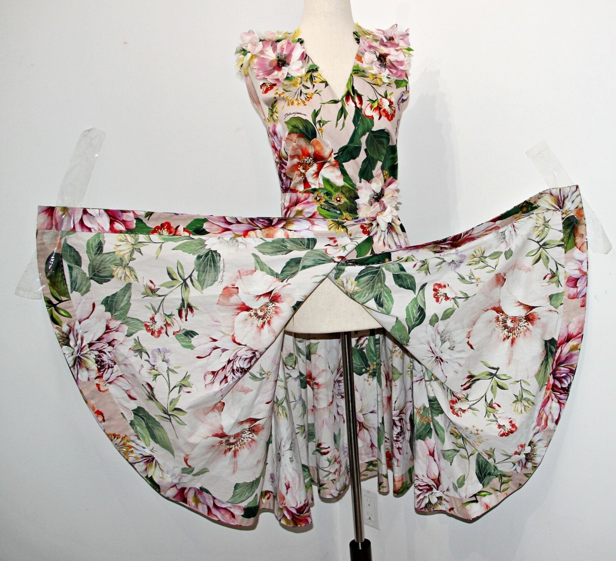 DOLCE & GABBANA 3D Flowers Embellished Poplin Fit-&-Flare DOLCE & GABBANA 3D Flowers Embellished Poplin Fit-&-Flare