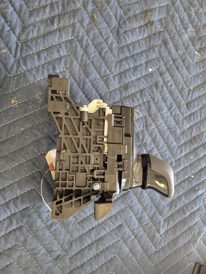 Palanca de cambios de piso de transmisión 2023 TOYOTA PRIUS LE 2,0 L TRACCIÓN DELANTERA Foto 3 de 4