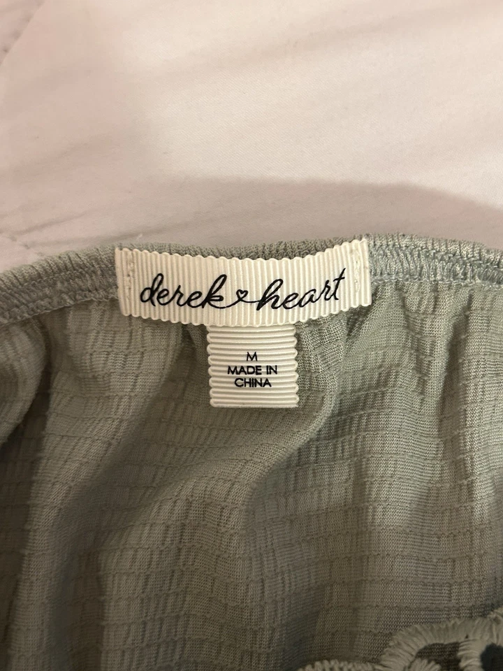 Camiseta sin mangas babydoll de encaje verde Derek Heart talla mediana Foto 3 de 3