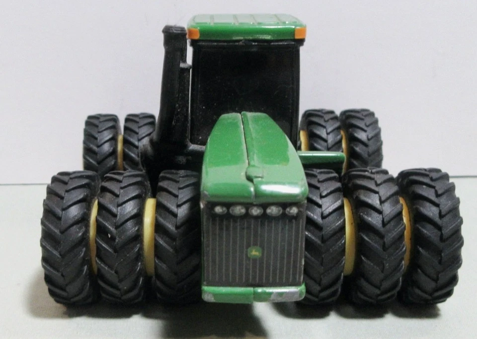 Tractor John Deere 9420 4x4 con neumáticos triples escala 1/64 Foto 2 de 4