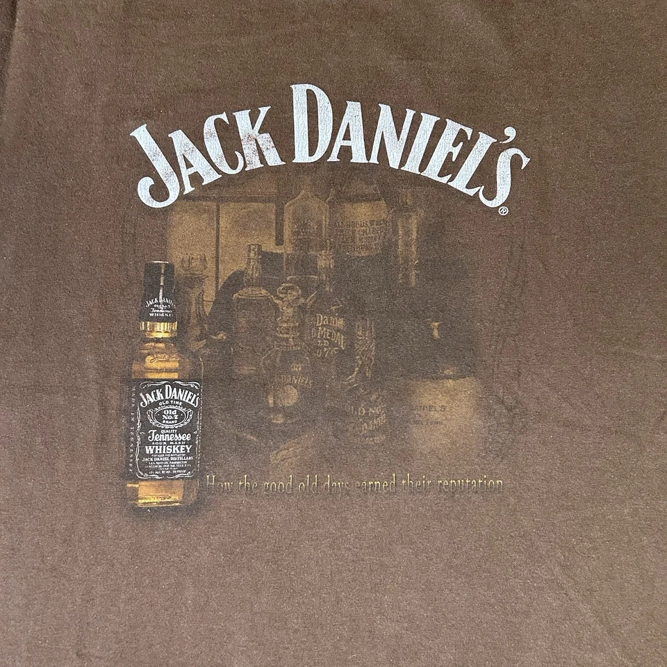 Camiseta vintage Y2K 2005 Jack Daniel’s Travis botellas de alcohol para hombre talla L marrón Foto 2 de 4