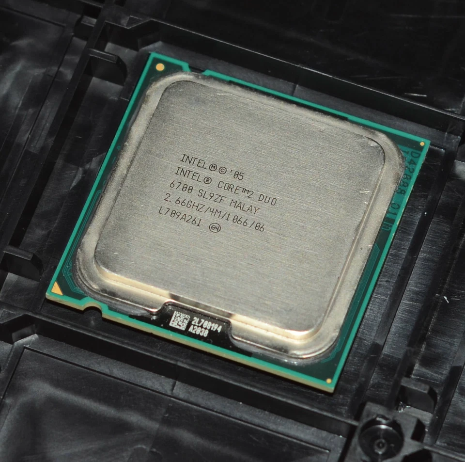Intel Core 2 Duo E6700 2.66 GHz Dual-Core SL9ZF Processor - Image 2 of 4