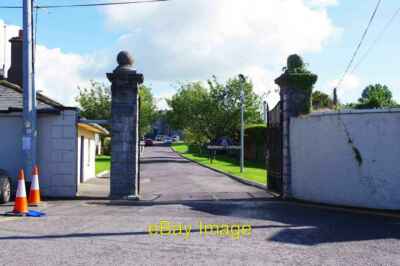 Foto 6x4 Eingangstore und Fahrt, Midleton College, Midleton, Co. Cork c2018