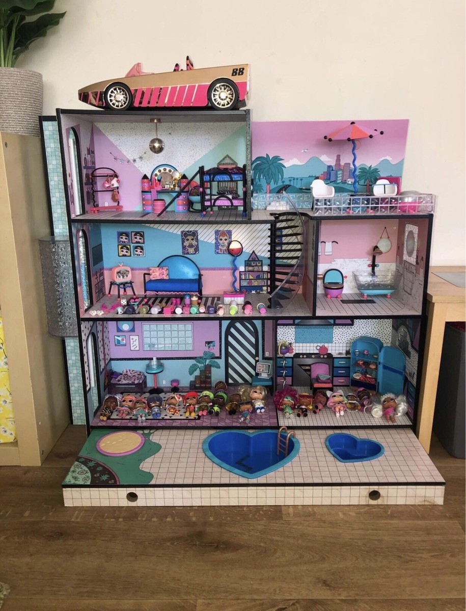 Surprise! OMG House 91x91cm Real Wood Doll 570202