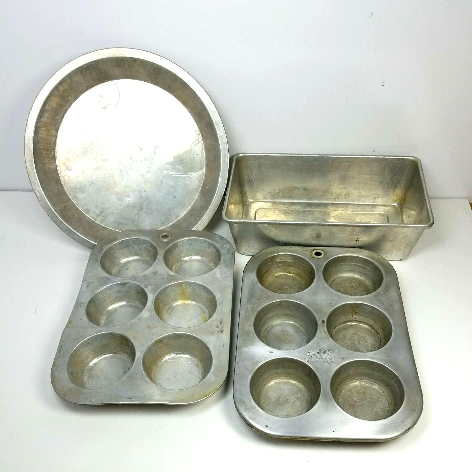 4 pc Vintage Aluminum USA Muffin, Meat - Bread Loaf, Pie / Cupcake pan set
Opens in a new window or 
